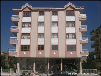 Üçgen Apartmanı